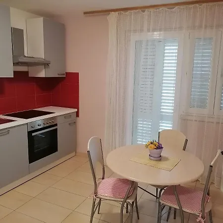 Thea Apartment *